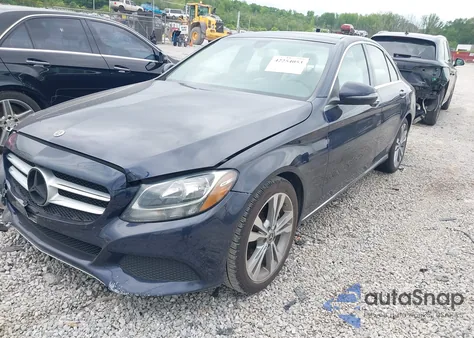2017 Mercedes-Benz C 300 Luxury/Sport z USA, uszkodzony, nr VIN 55SWF4JBXHU232570